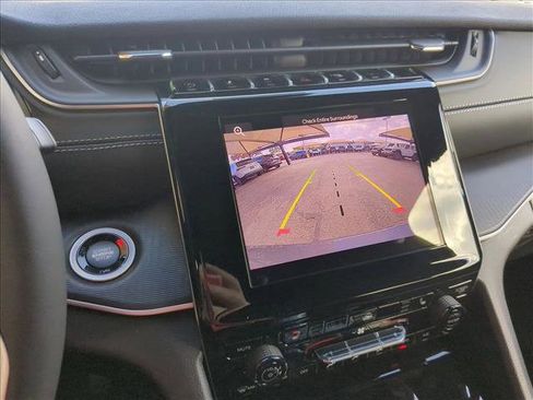 New 2025 Jeep Grand Cherokee L Altitude image 13