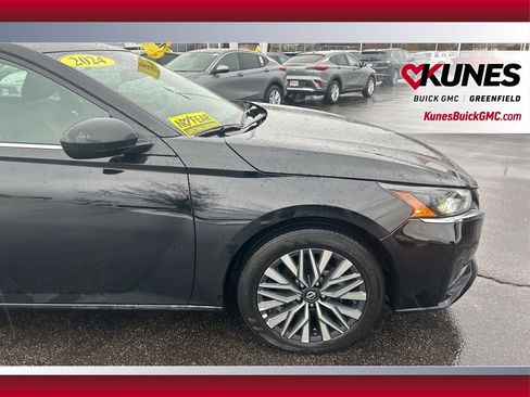 Used 2024 Nissan Altima 2.5 SV image 15