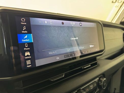 Used 2025 Jeep Gladiator Sport AWD/4WD image 17