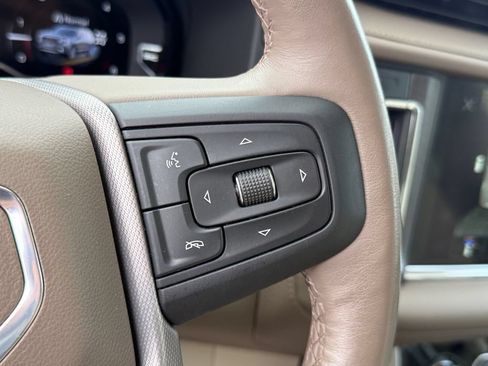 Used 2023 GMC Yukon Denali AWD/4WD image 18