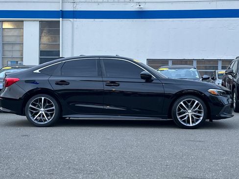 Used 2023 Honda Civic Touring image 3