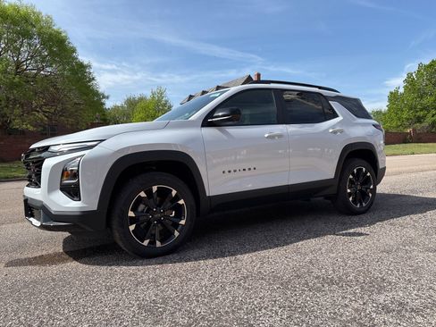 New 2026 Chevrolet Equinox RS w/ Convenience Package III FWD image 2