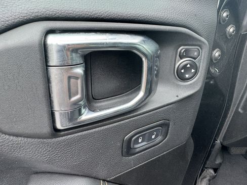 Used 2025 Jeep Wrangler Unlimited Sahara w/ Safety Group AWD/4WD image 11