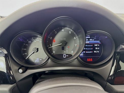 New 2025 Porsche Macan image 16