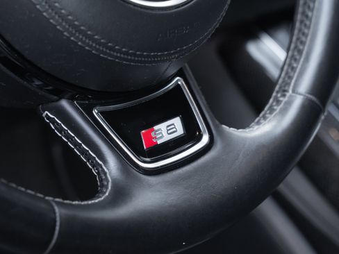 Used 2013 Audi S8 4.0T image 12
