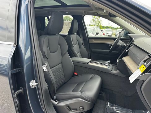 Certified 2025 Volvo XC90 T8 Plus image 8