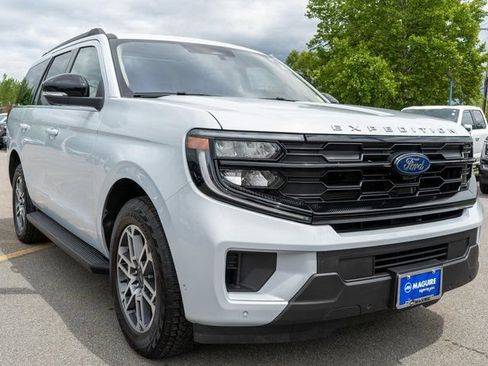 Used 2025 Ford Expedition Active AWD/4WD image 4