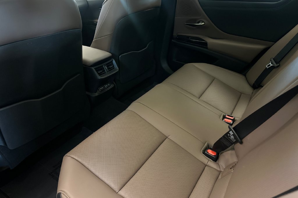 Certified 2025 Lexus ES 300h w/ Premium Package FWD image 12