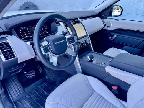 Certified 2024 Land Rover Discovery S image 13