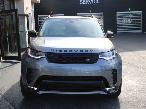 Certified 2025 Land Rover Discovery Dynamic SE image 3