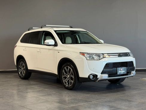 Used 2015 Mitsubishi Outlander GT AWD/4WD image 3