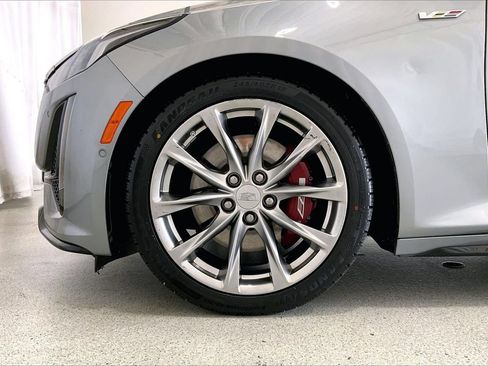 Used 2023 Cadillac CT5 V w/ Premium Package RWD image 8
