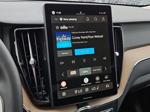 New 2026 Volvo XC60 B5 Plus w/ Protection Package Premier AWD/4WD image 18