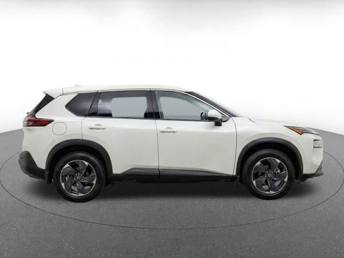 Used 2025 Nissan Rogue SV AWD/4WD image 10