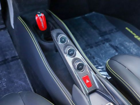 Certified 2022 Ferrari F8 Tributo RWD image 25