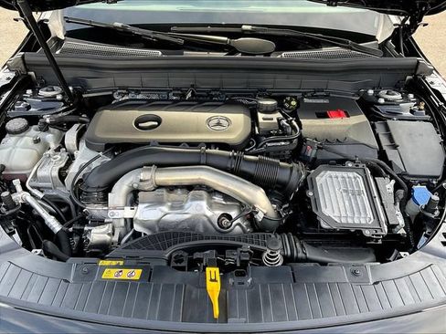 Used 2026 Mercedes-Benz GLB 250 4MATIC image 32