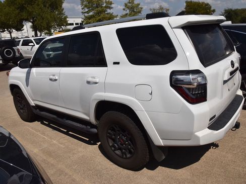 Used 2022 Toyota 4Runner SR5 Premium w/ Moonroof Package RWD image 8