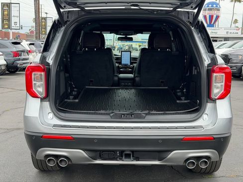 Used 2024 Ford Explorer Platinum w/ Technology Package AWD/4WD image 10