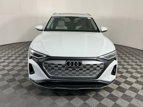 Used 2024 Audi Q8 e-tron Premium Plus w/ Premium Plus Package image 2