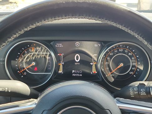 Used 2022 Jeep Wrangler Unlimited Sahara w/ LED Lighting Group AWD/4WD image 18