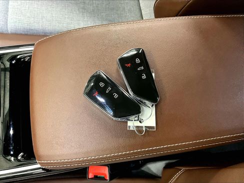 Used 2023 Volkswagen ID.4 2WD image 13