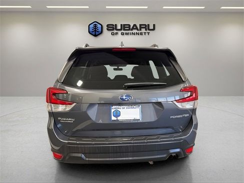 Used 2023 Subaru Forester Premium image 4