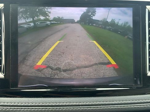 Used 2021 Chrysler Pacifica Touring-L FWD image 28