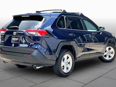 Used 2020 Toyota RAV4 XLE w/ Convenience Package FWD image 12