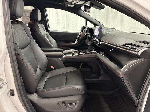 Used 2025 Toyota Sienna XSE FWD image 66