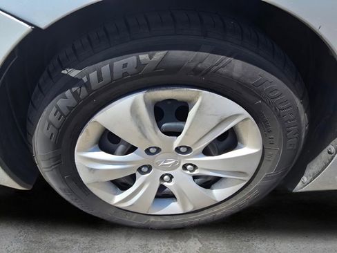 Used 2016 Hyundai Elantra SE image 29