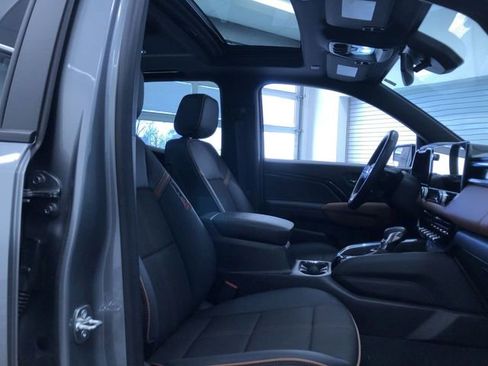 Used 2024 GMC Canyon AT4 w/ Technology Package image 17