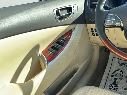 Used 2011 Lexus ES 350 FWD image 19