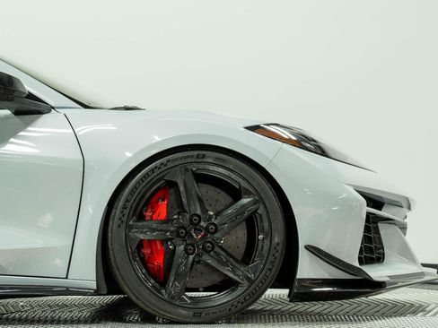 Used 2023 Chevrolet Corvette Z06 w/ Z07 Performance Package RWD image 34