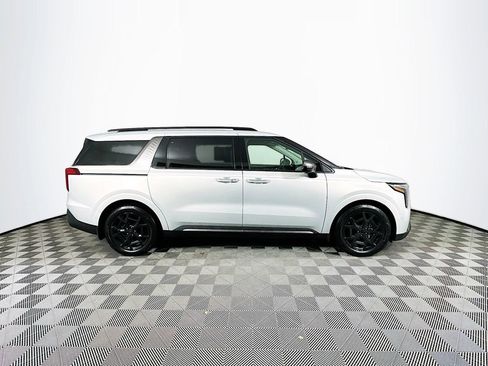 Used 2026 Kia Carnival SX w/ SX Dark Edition Package image 10