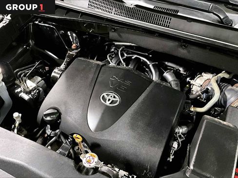 Used 2018 Toyota Highlander XLE image 32