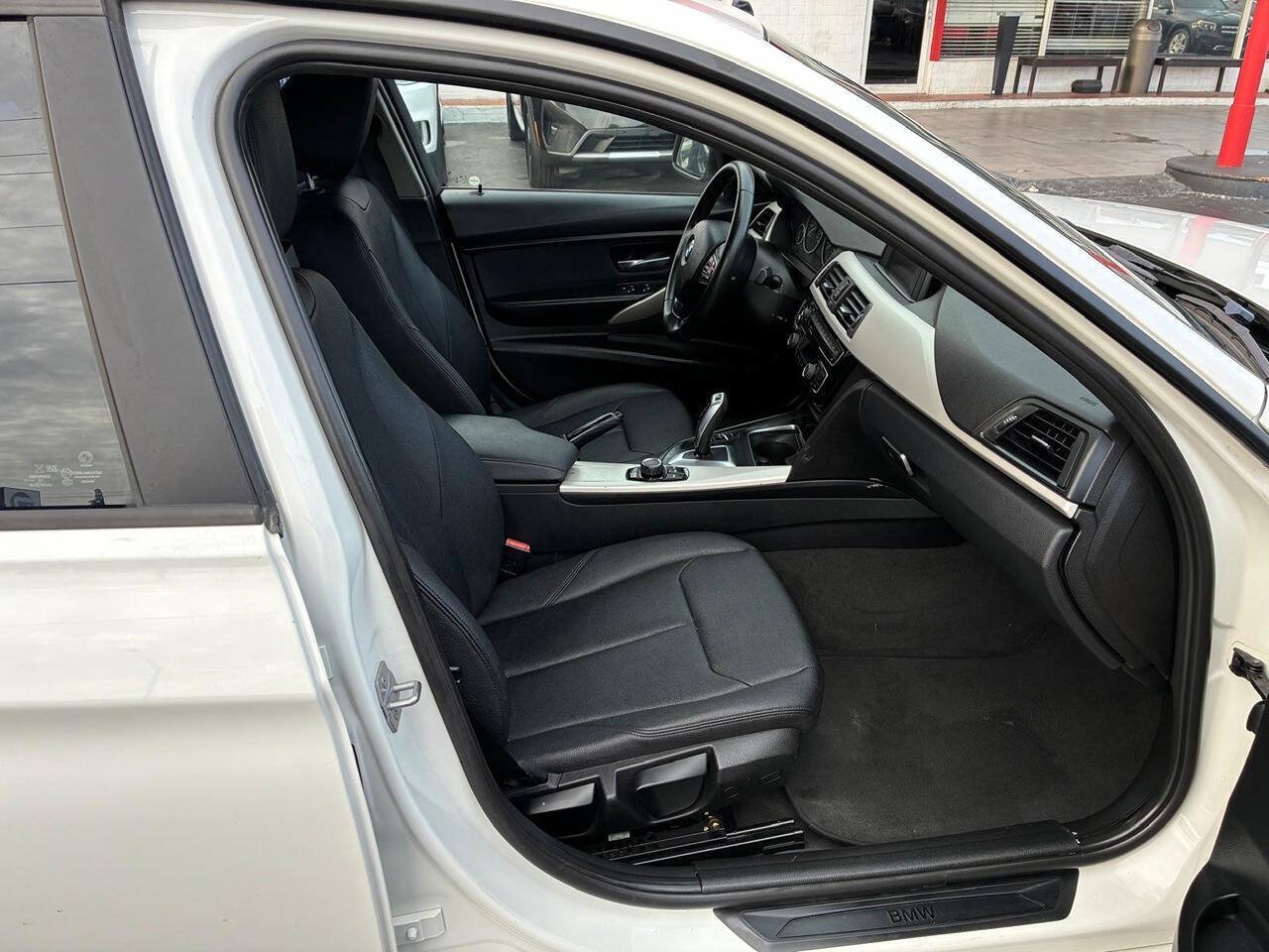 Used 2018 BMW 320i Sedan RWD image 14