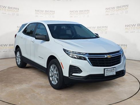 Used 2024 Chevrolet Equinox LS AWD/4WD image 7