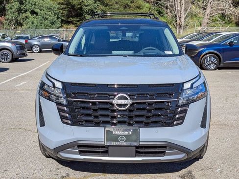 New 2026 Nissan Pathfinder Platinum image 3