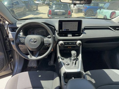 Used 2025 Toyota RAV4 LE AWD/4WD image 7