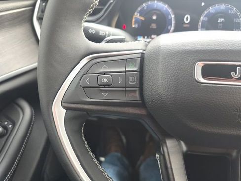 New 2026 Jeep Grand Cherokee Altitude AWD/4WD image 13