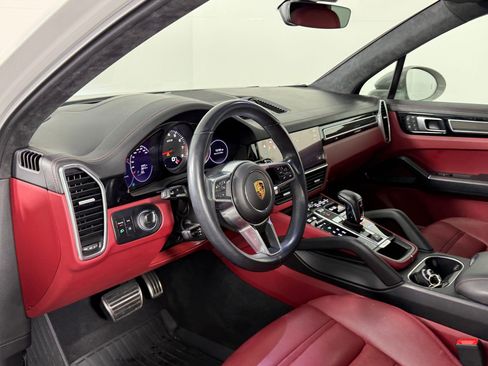 Certified 2022 Porsche Cayenne GTS image 4
