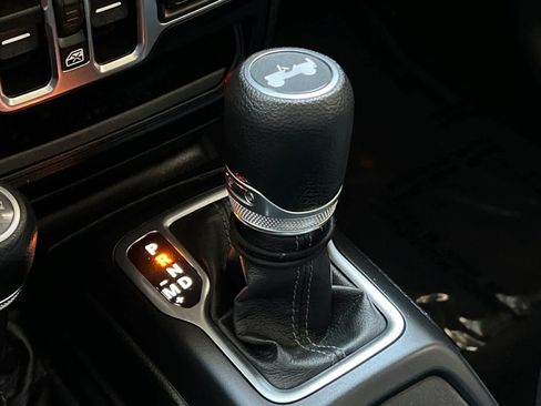 Used 2024 Jeep Wrangler Unlimited Sahara AWD/4WD image 27