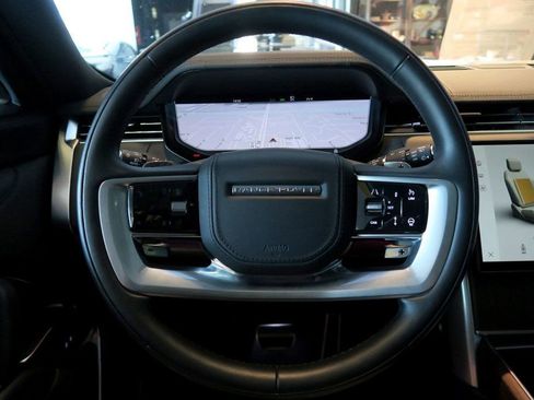 Used 2025 Land Rover Range Rover SE AWD/4WD image 14