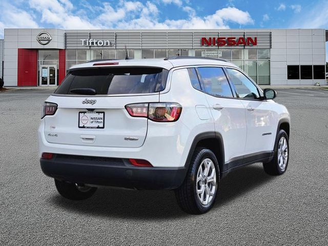 Used 2025 Jeep Compass Latitude AWD/4WD image 4
