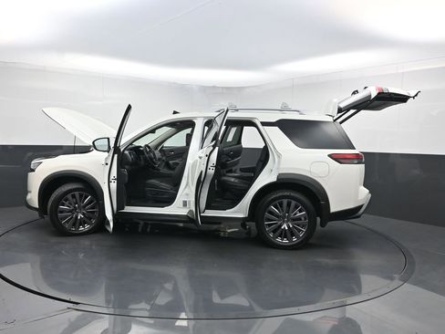 Used 2024 Nissan Pathfinder SL w/ SL Premium Package FWD image 39