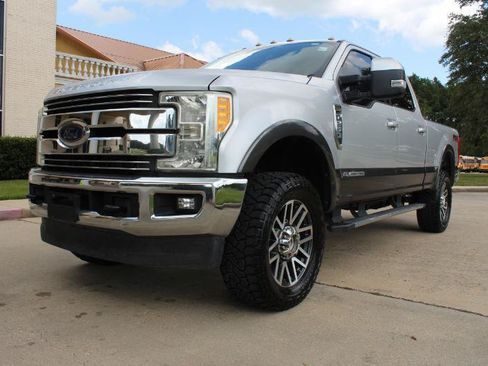 Used 2017 Ford F250 Lariat w/ Lariat Ultimate Package AWD/4WD image 9