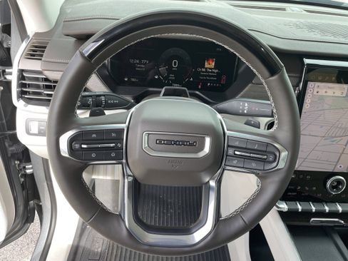 Certified 2025 GMC Acadia Denali w/ Super Cruise Package image 32