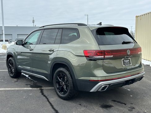 Used 2025 Volkswagen Atlas Peak Edition SE image 8