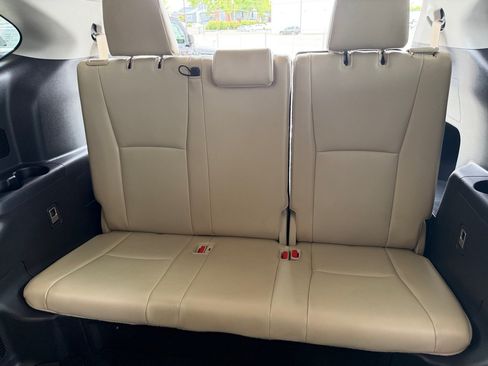 Used 2022 Toyota Highlander XLE FWD image 27