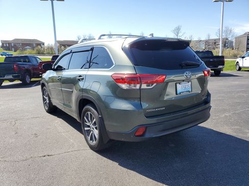 Used 2017 Toyota Highlander XLE AWD/4WD image 6